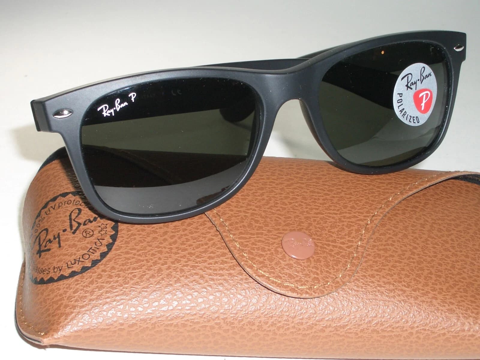 RAY BAN RB2132-55-18 MATTE BLACK POLARIZED CRYSTAL LENS WAYFARER SUNGLASSES NEW - Image 1