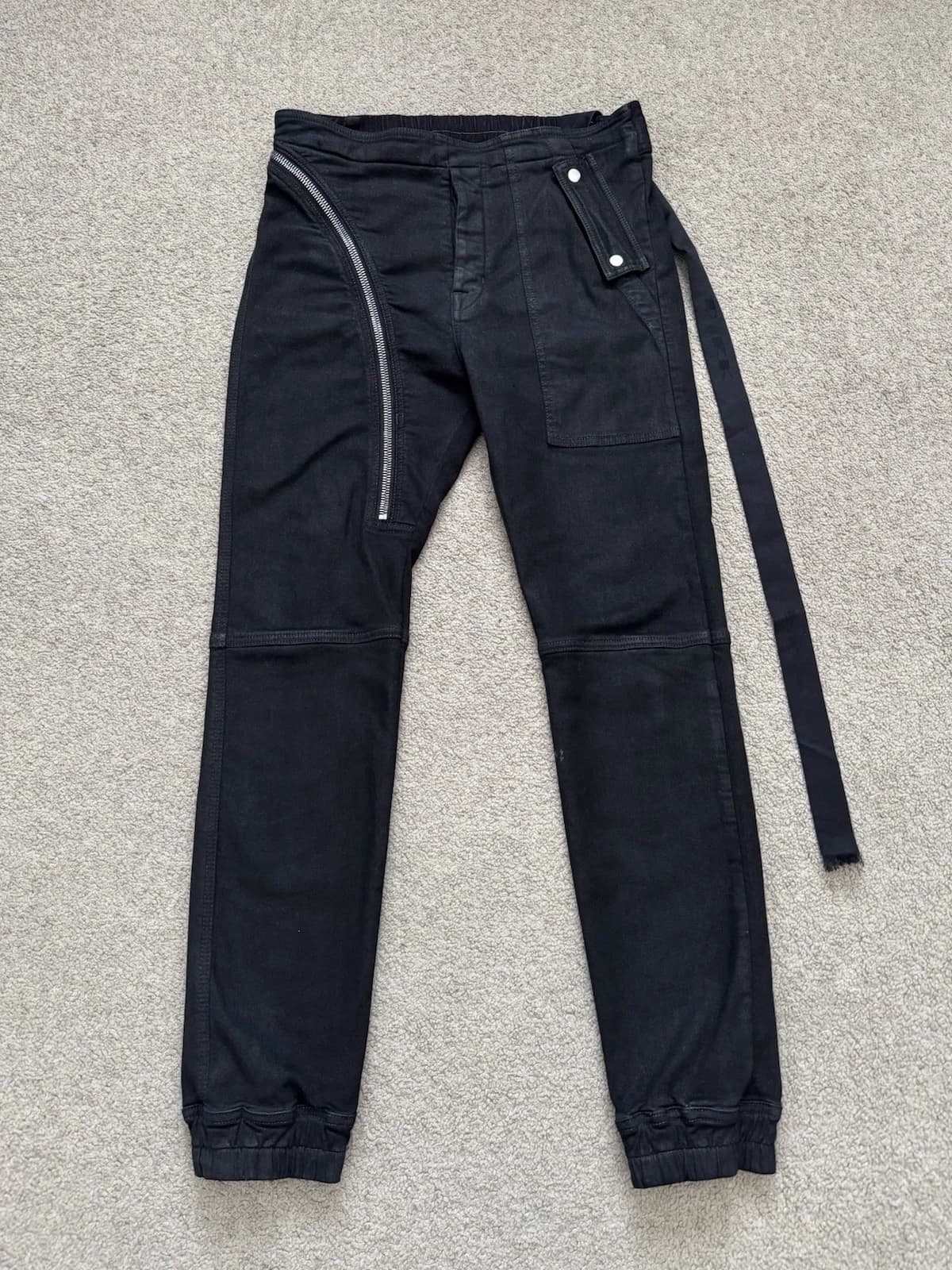 SS23 Rick Owens DRKSHDW Black Waxed Aircut Jogger Denim Pant Size Small - Image 1